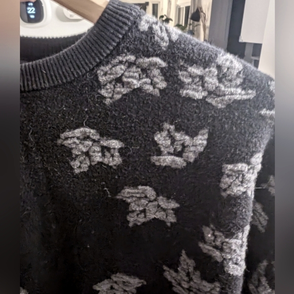 Zara sweater. Size medium. - Picture 2 of 4